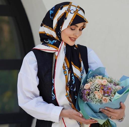 روسری ابریشم توییل وارداتی طرح کارتیر دور دست دوز فرانسوی قواره 140